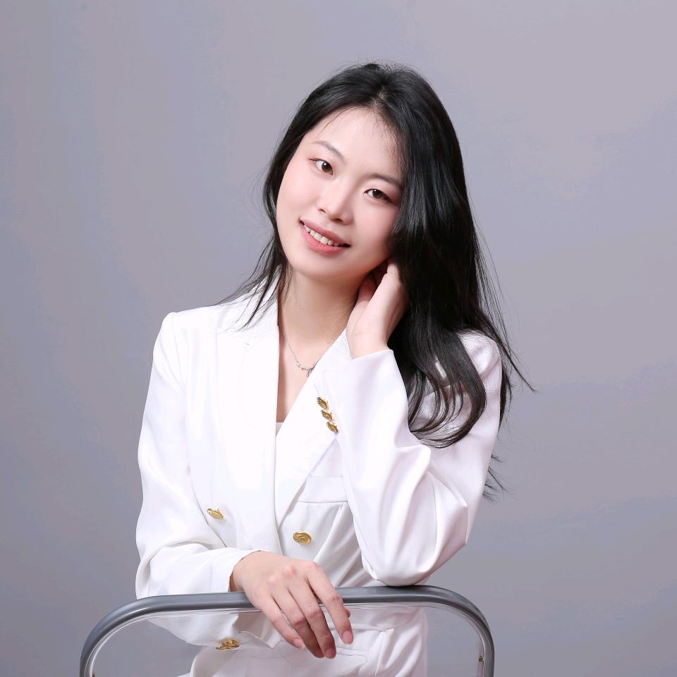 教书法的姣姣老师