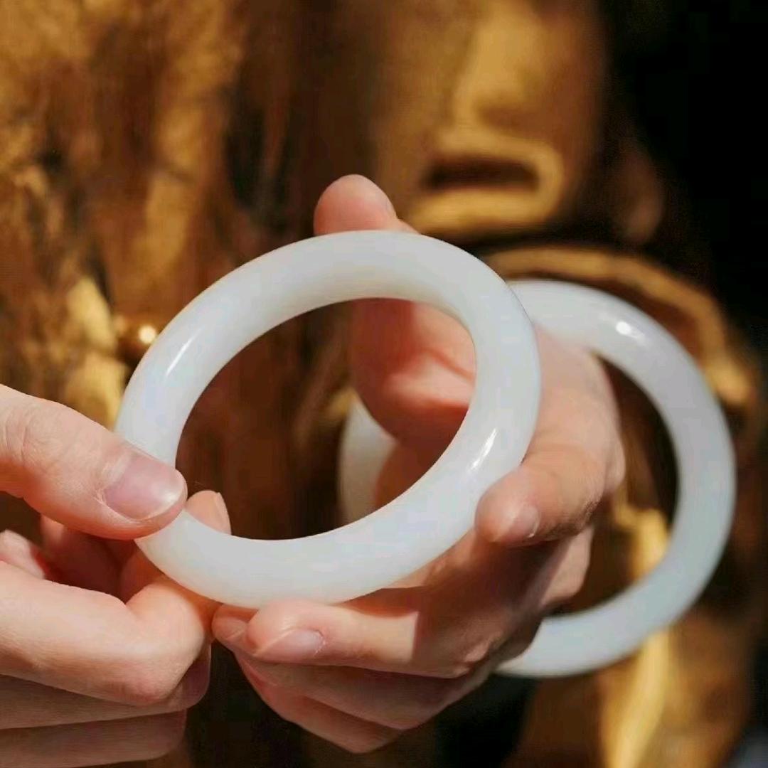 萱德水晶彩宝和田玉实体批发