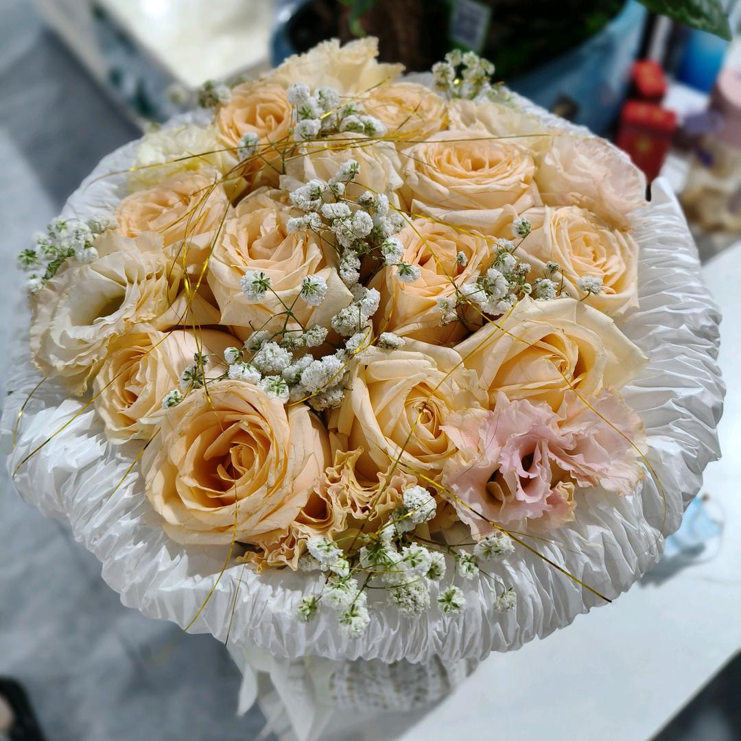 🧚‍♂️王 小 姐