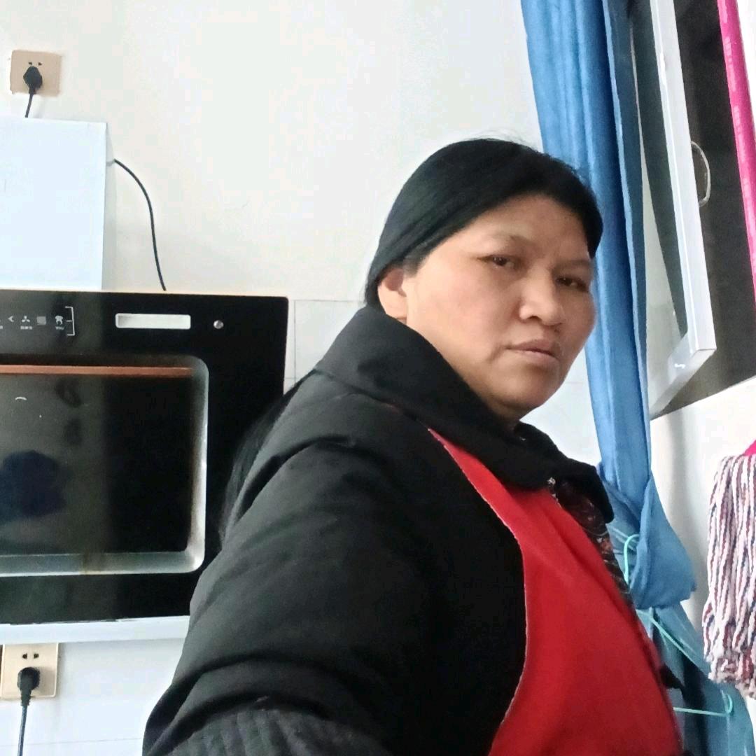 吃Strawberry🍓 的兰姐