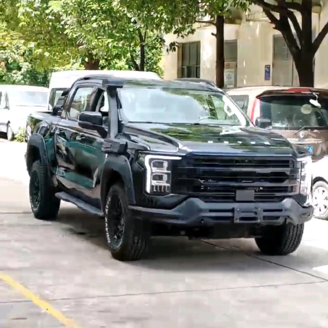 无人机吊运打农药