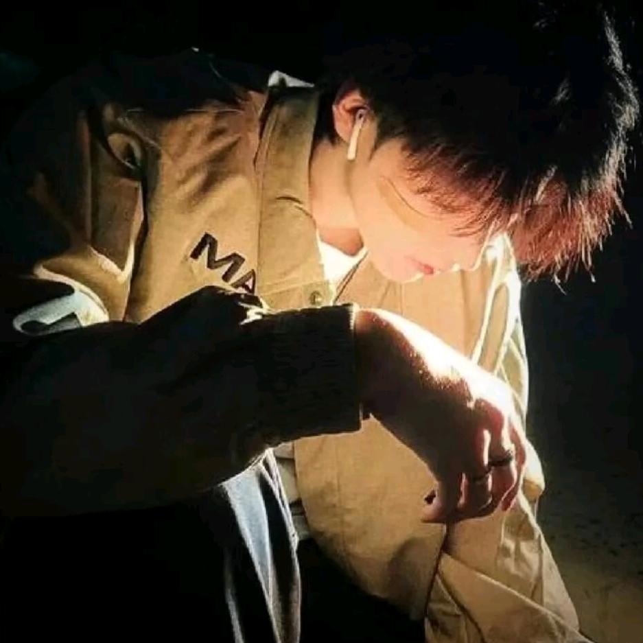 悲伤𝙠𝙞𝙩𝙩𝙮猫