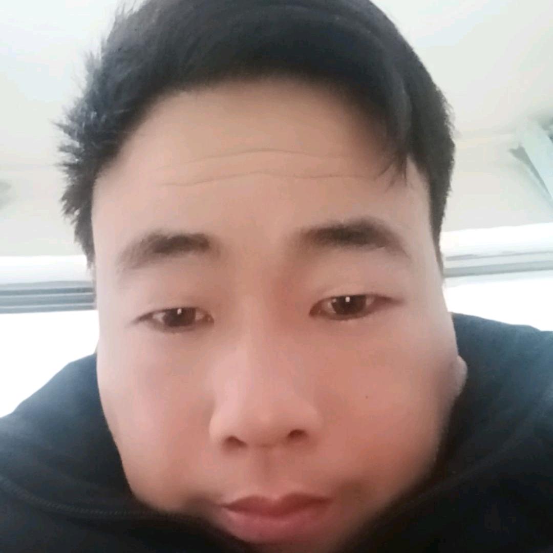叾屾