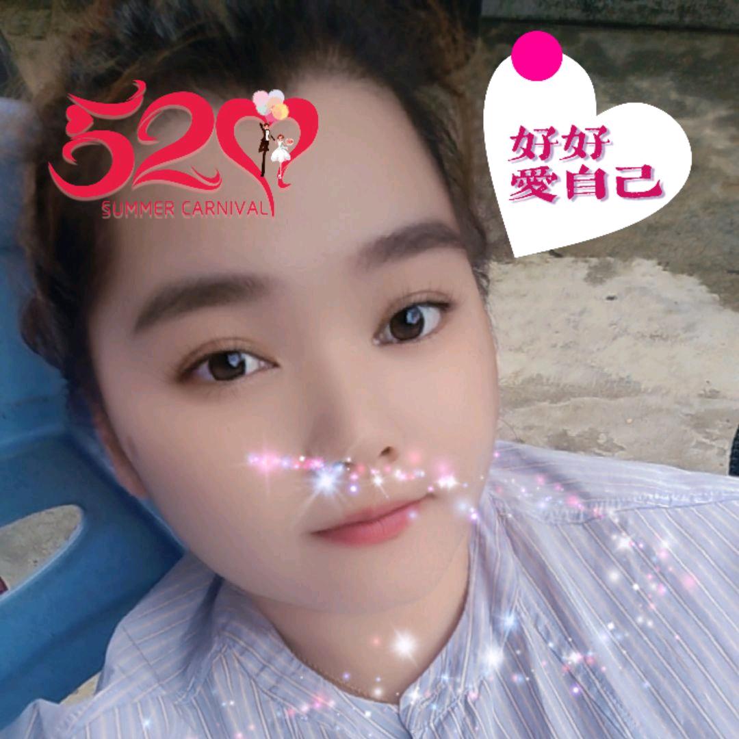 心疼却装着笑