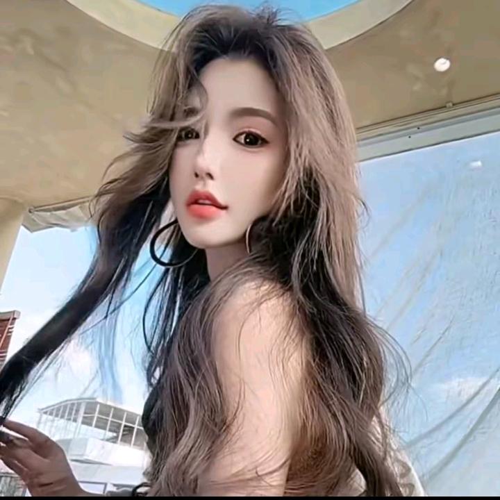 黄加蓝Lora【私服穿搭】