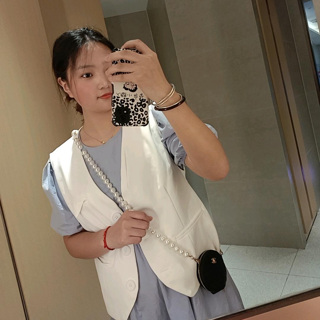 红红英（微胖女孩）