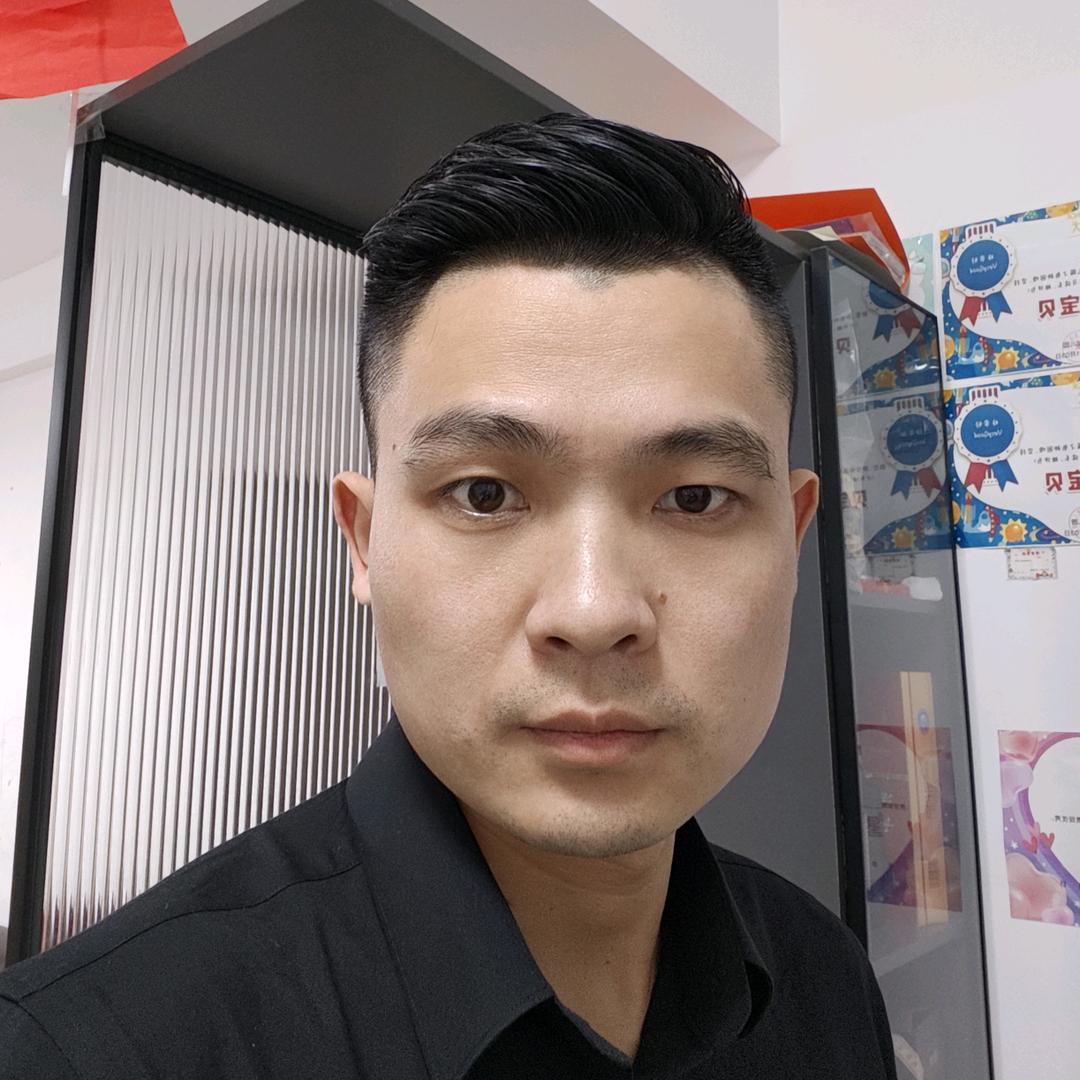 和信纺织  邓泽雄