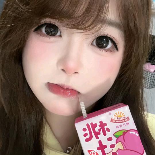 草莓熊.