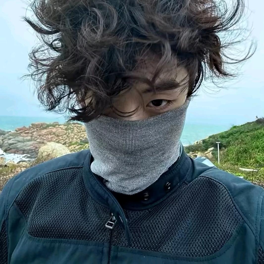 人丑嘴不甜，长的危险  还没钱