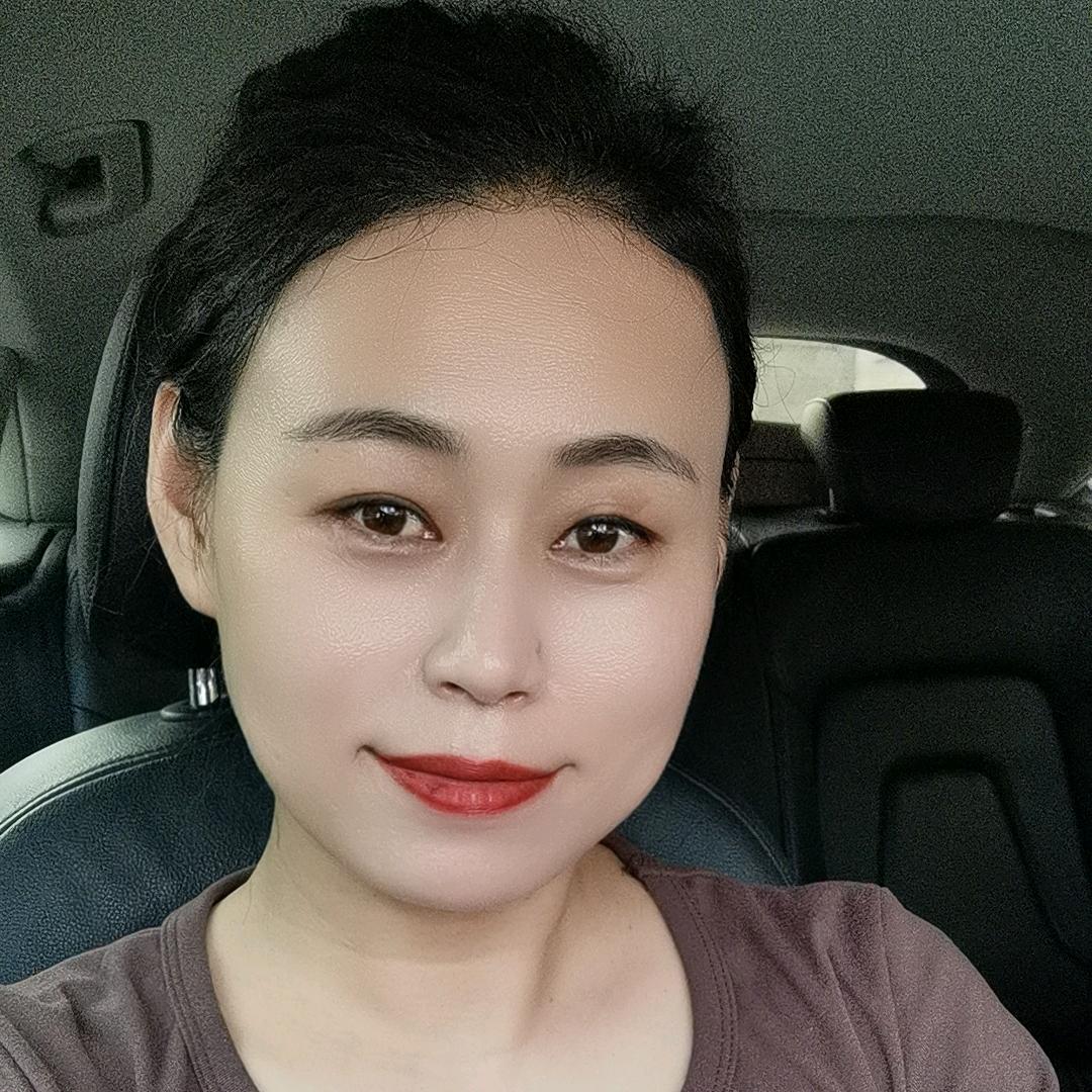 车场老板娘娜姐精品二手车