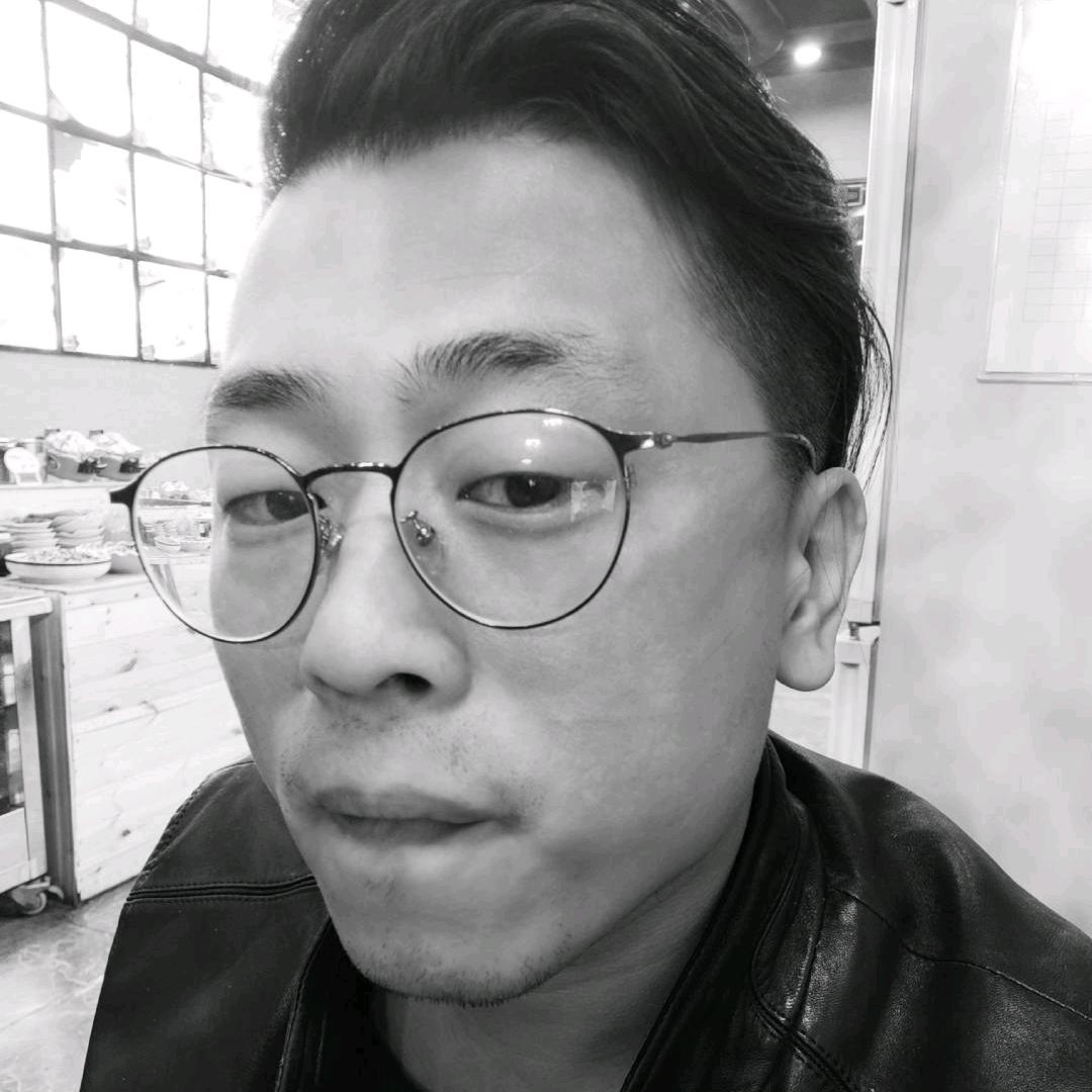 管某某