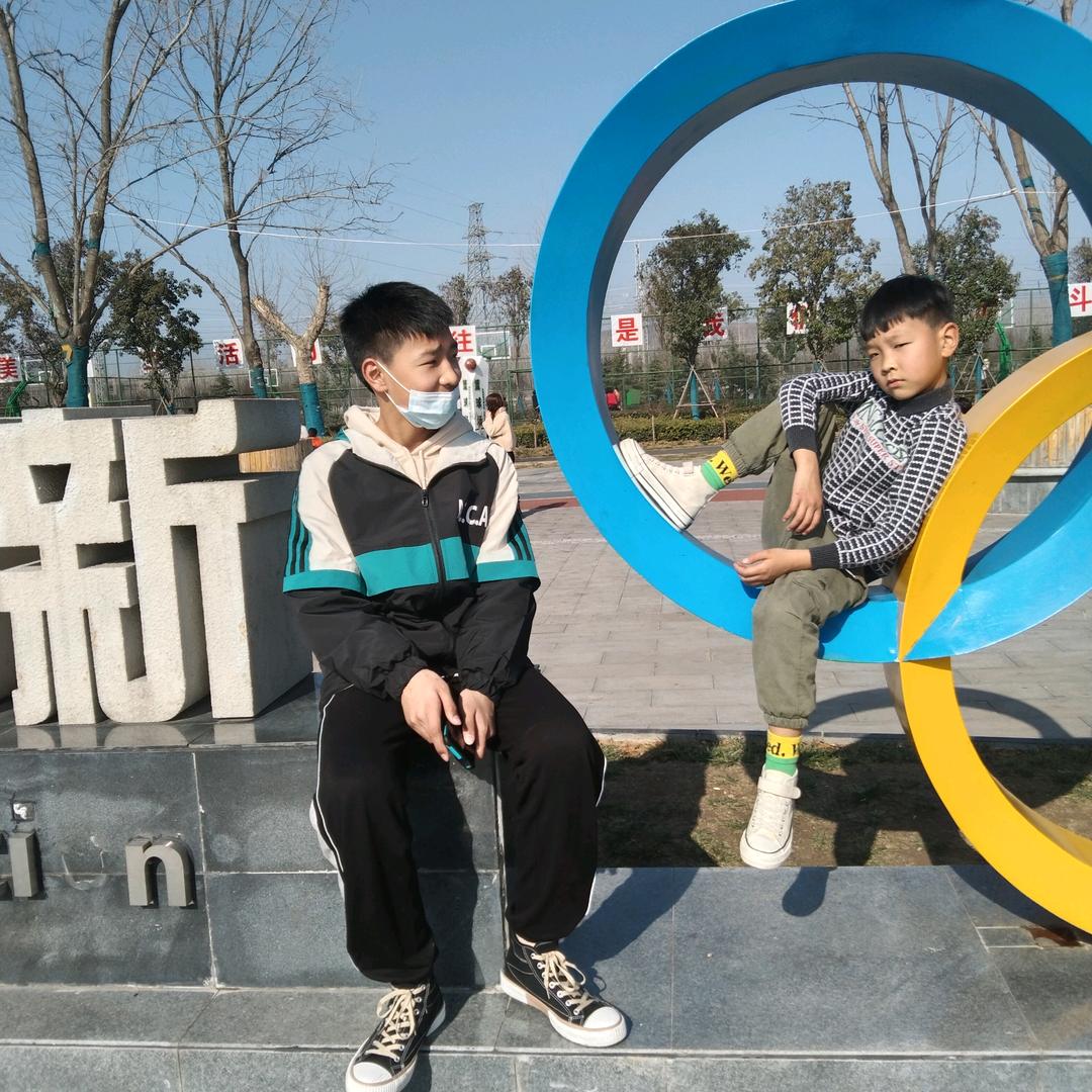 嘴角上杨