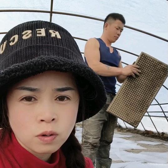 楠楠和小哥✨种水稻🌾