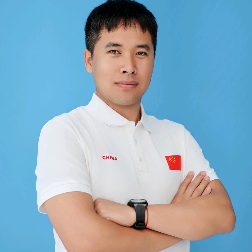 教游泳的小张教练