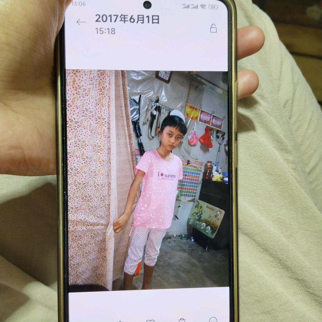 胡桐彤