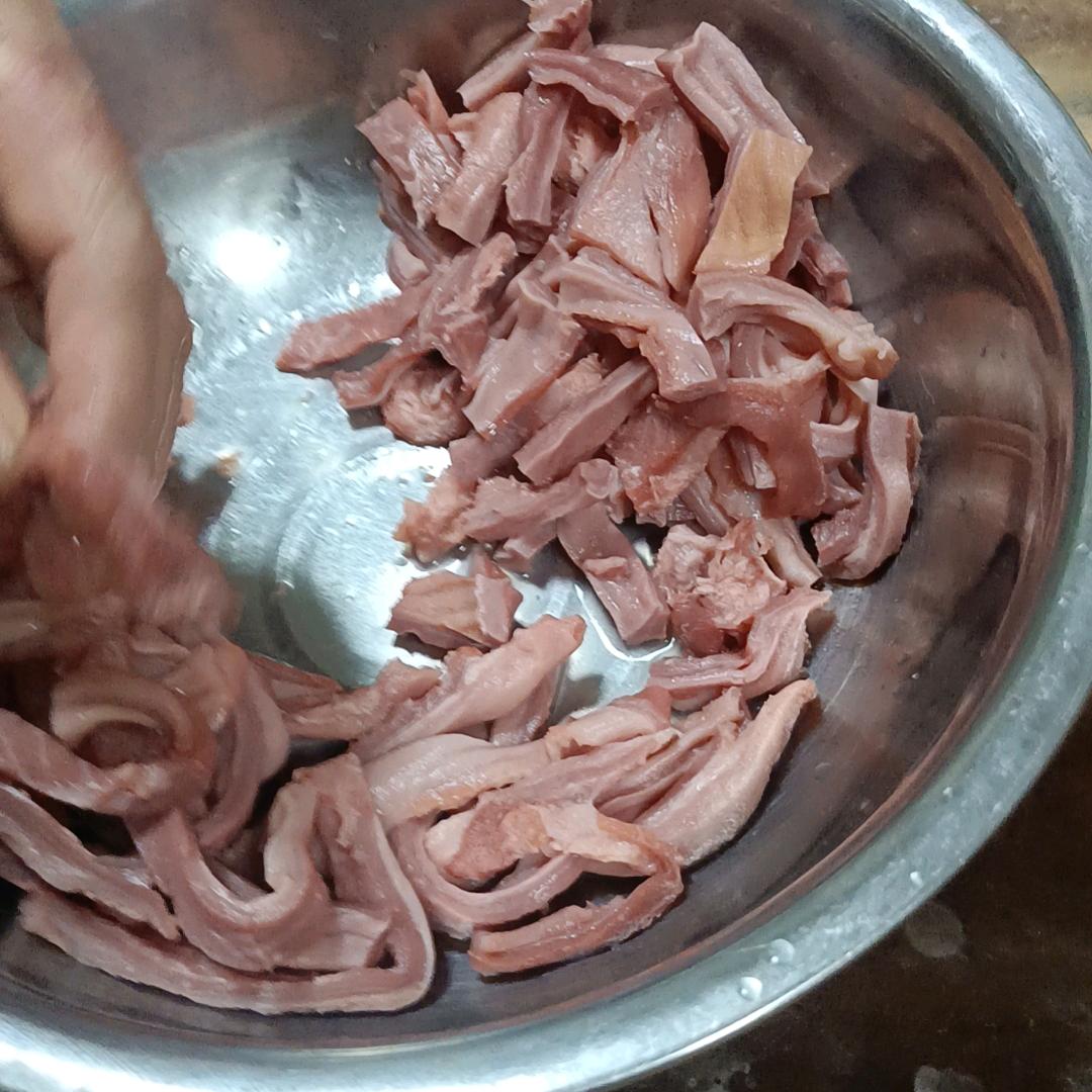 肖老班串串的面川的串串是还里吃不得