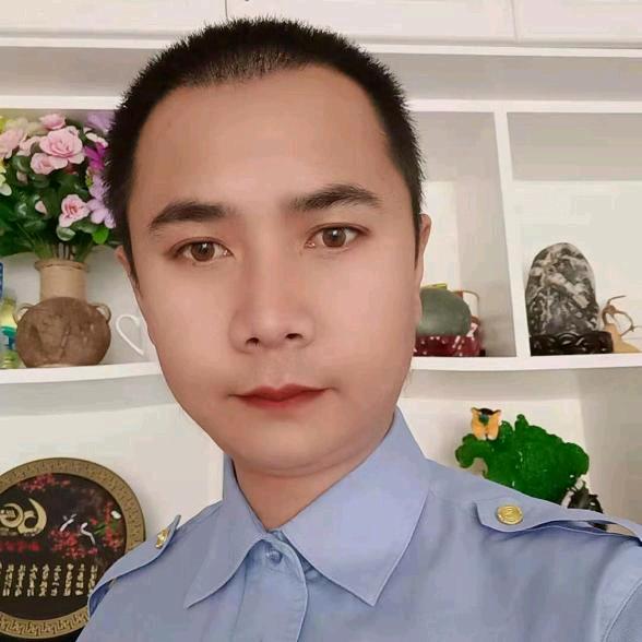 开公交的小哥哥