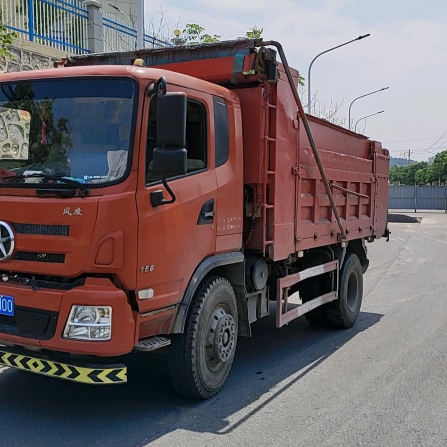 蓝牌自卸工程车