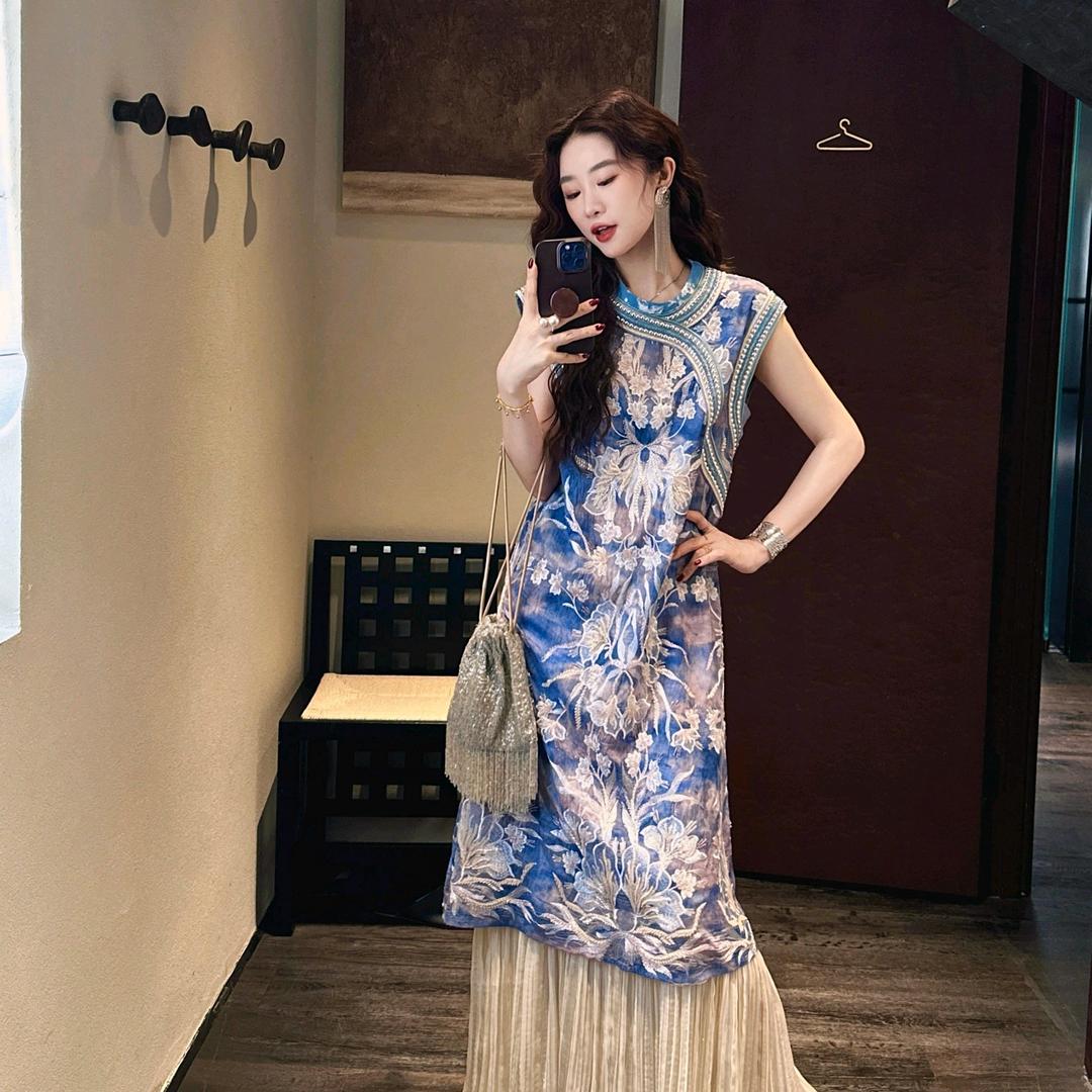 三吉黑花轻奢风穿搭