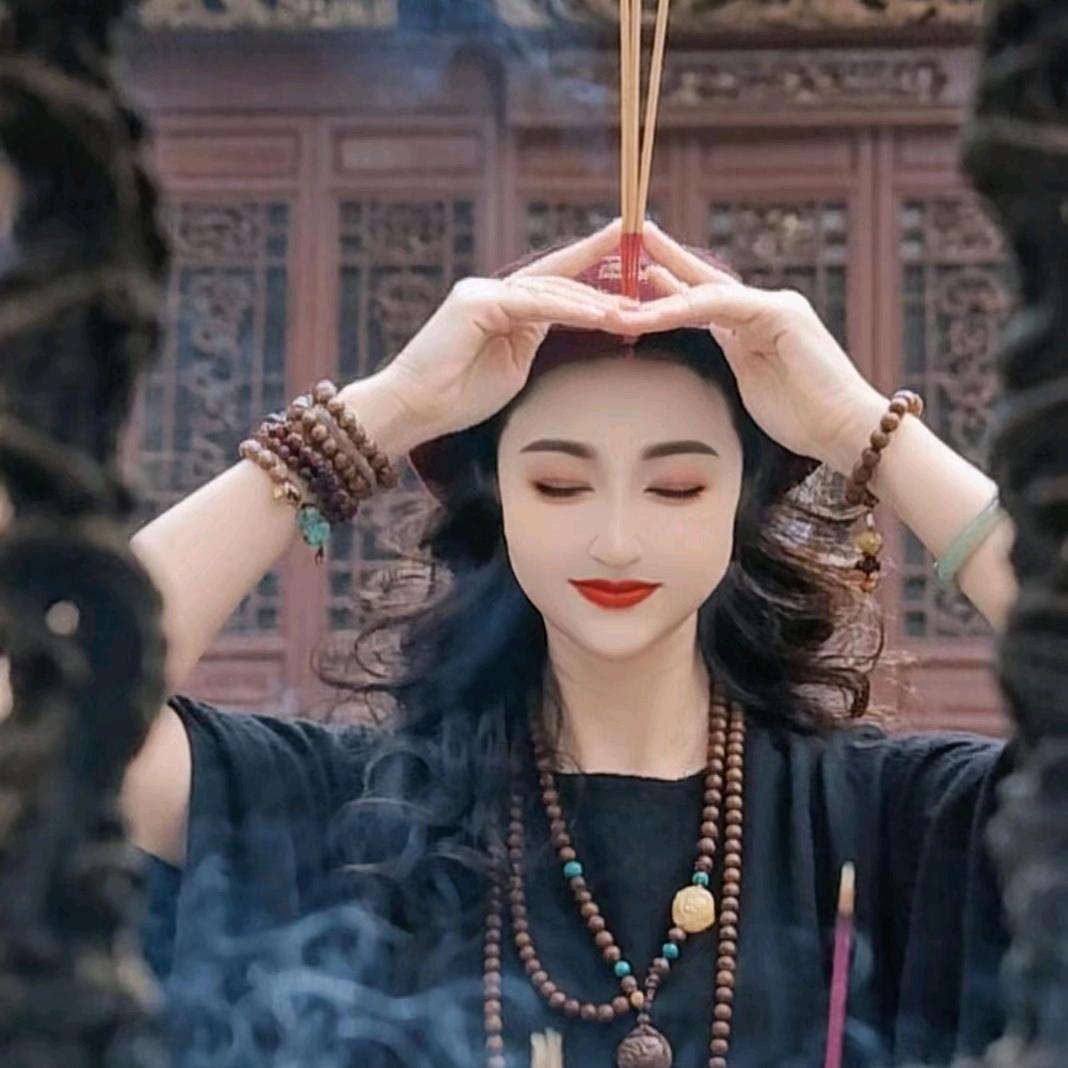 红梅，聊天带货
