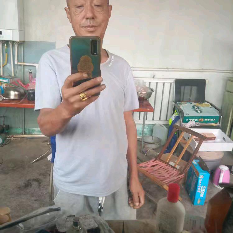 董哥爱酒