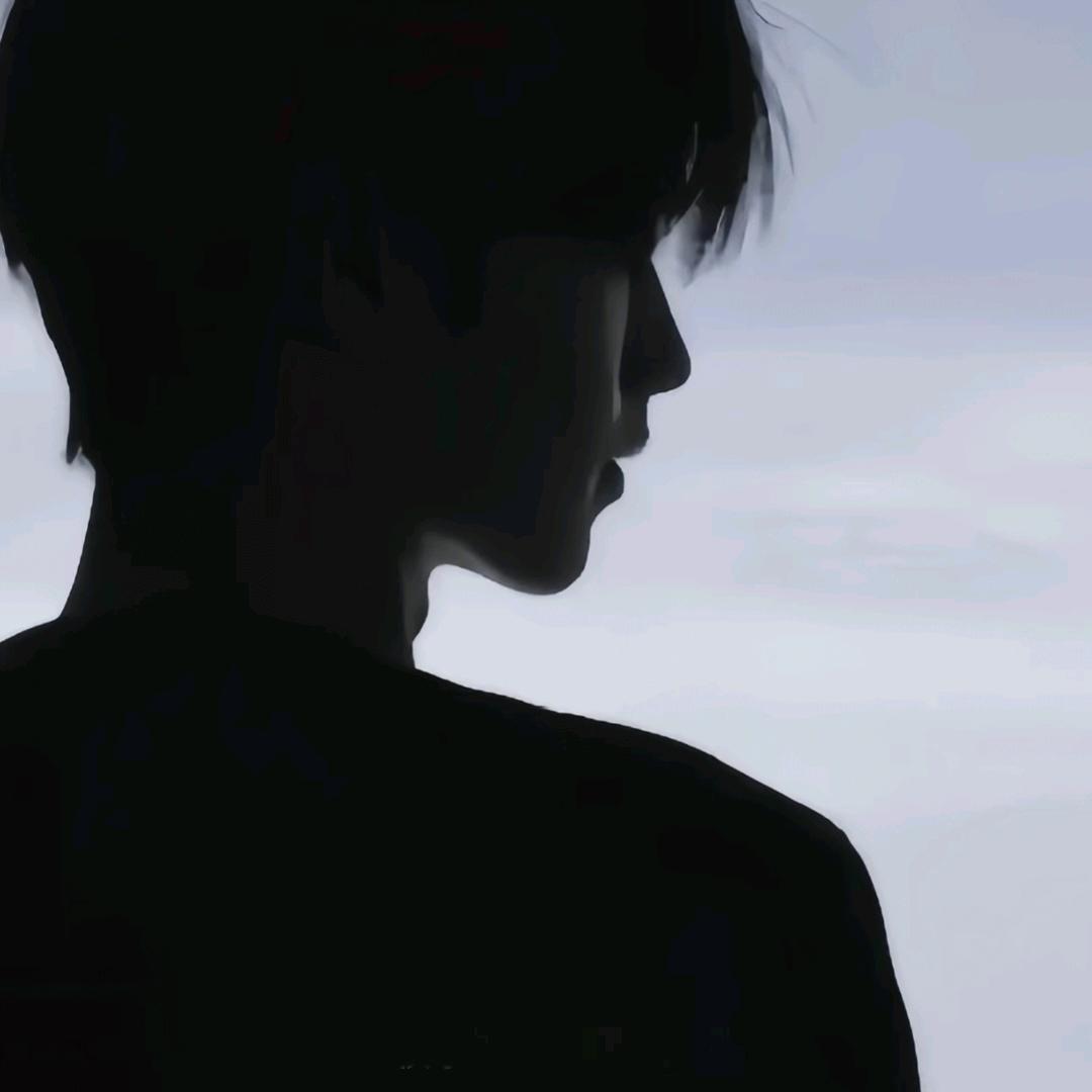 李白白.