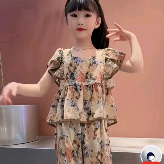 王*******