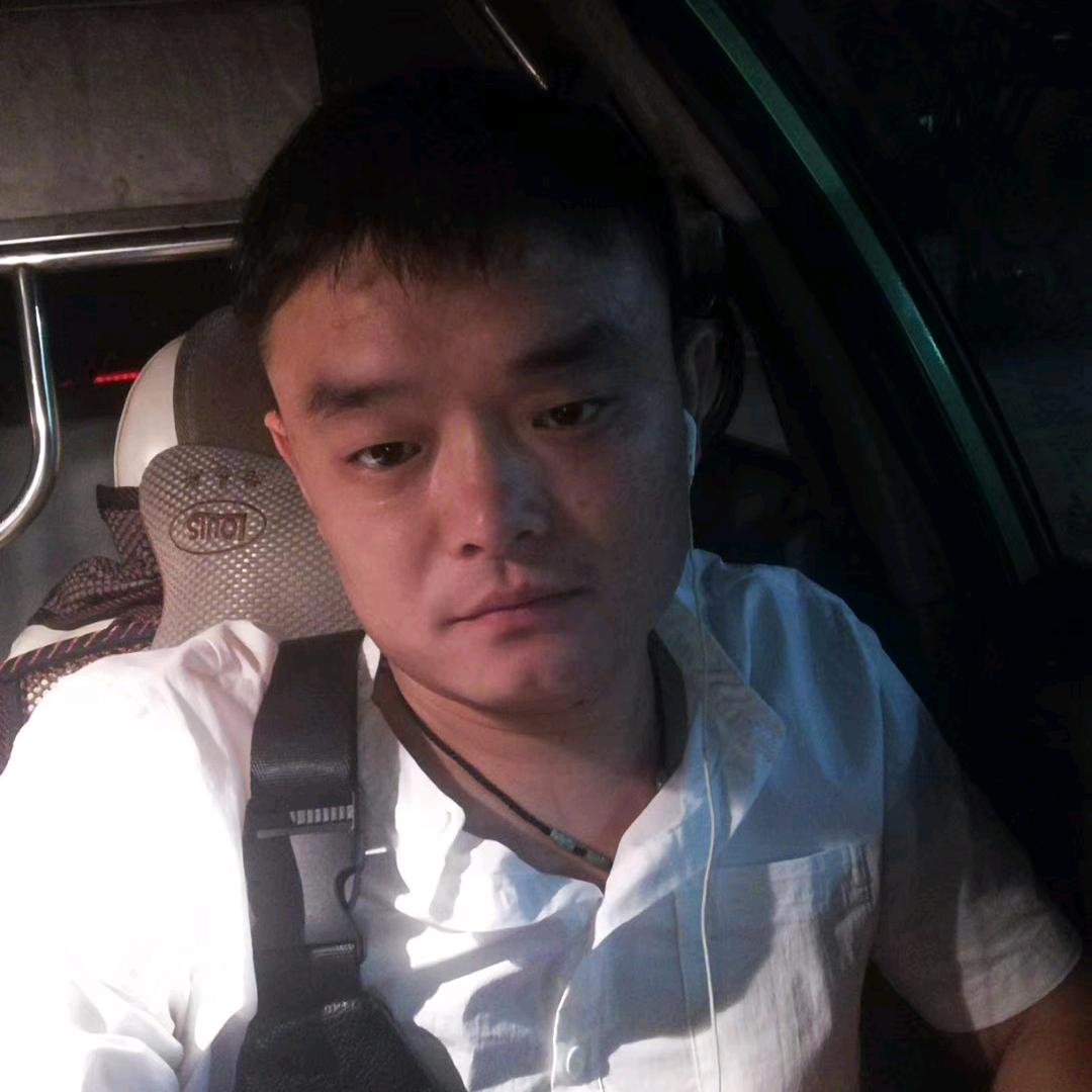 90后卡车小伙