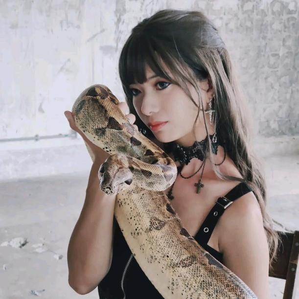 🔮👑香港🇭🇰爬爬媚🐍🐜🐜