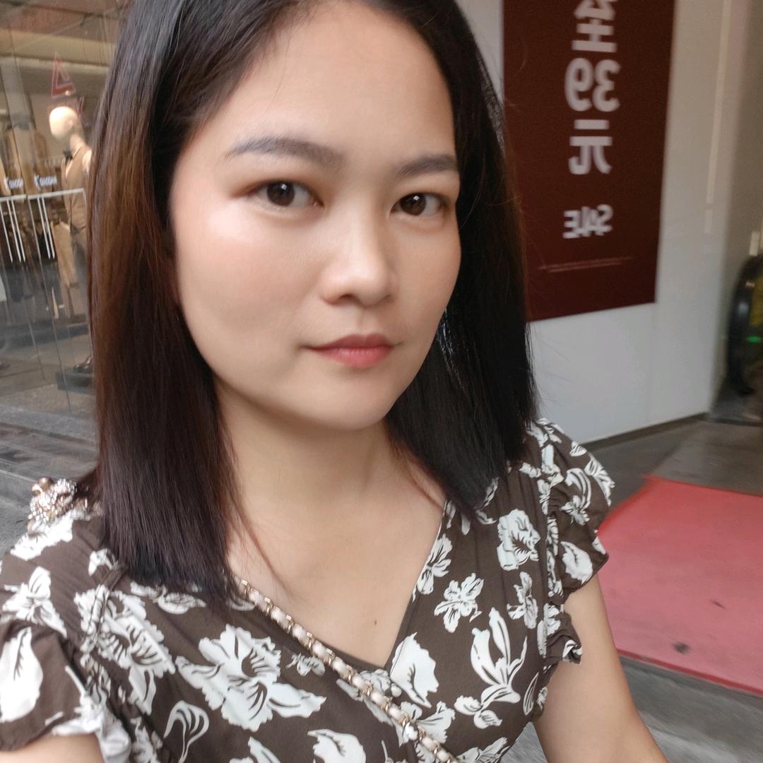 卖烤肠的小姐姐