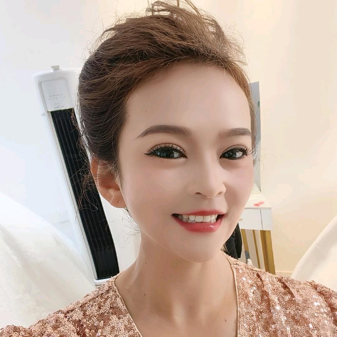 铁西小辣娇团长+主持人娇娇