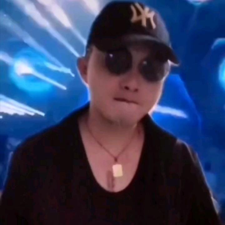 ꧁༺逍☠遥༻꧂