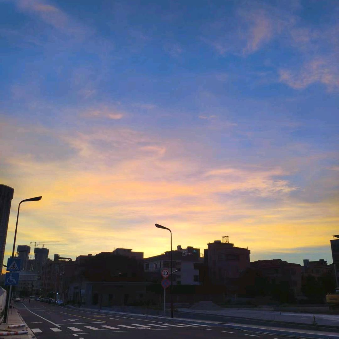 夜 （＞ｙ＜)