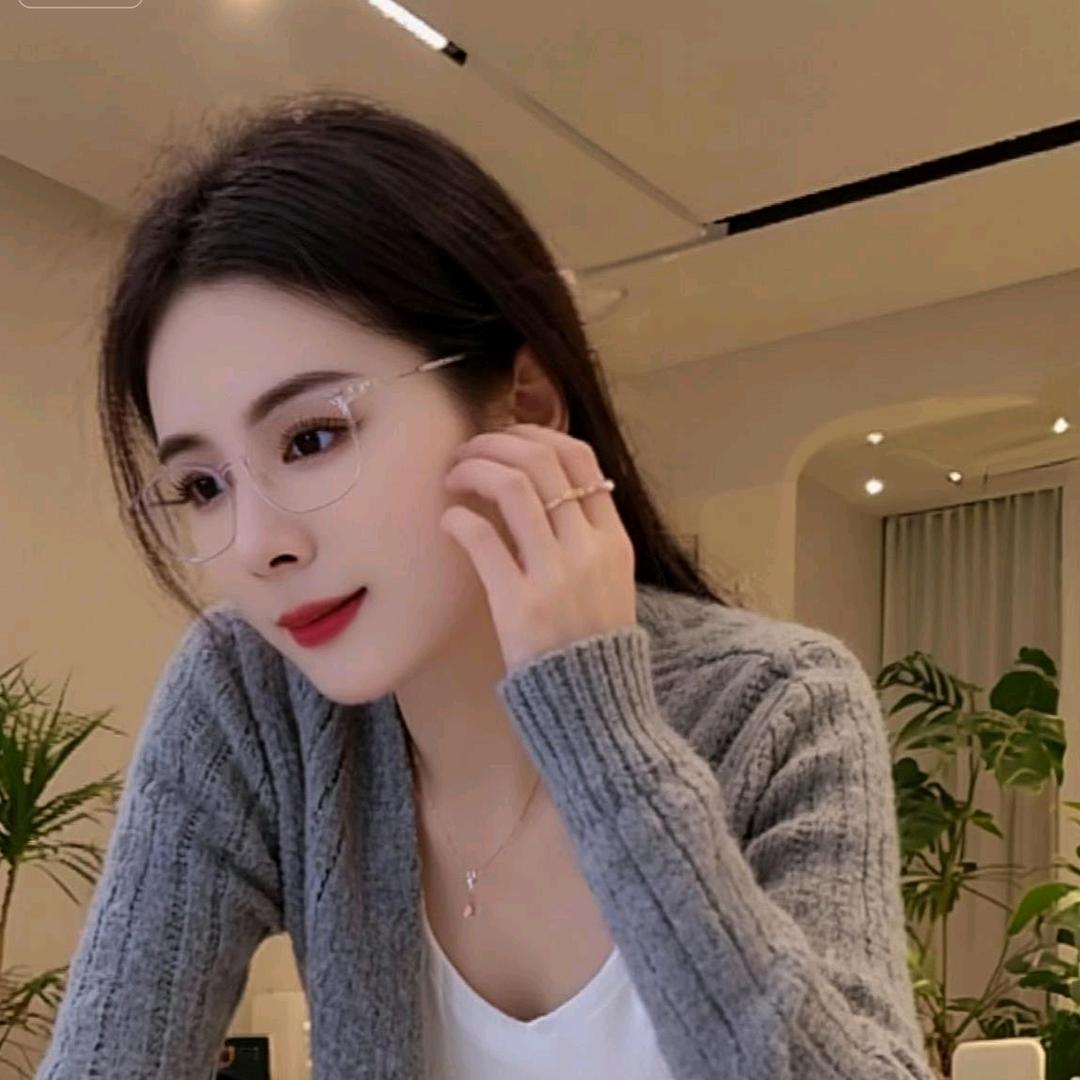 芭莎女王服饰