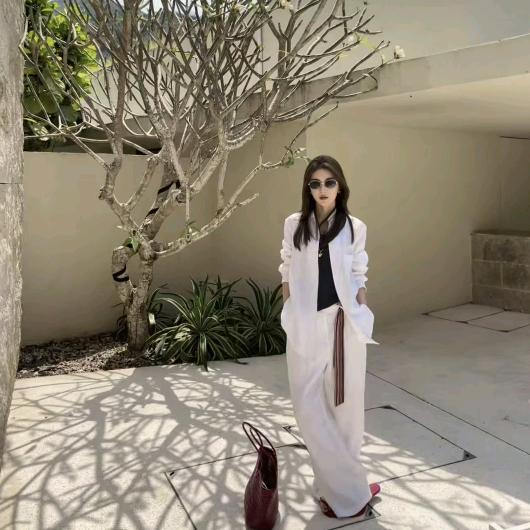 炽火火洋气穿搭