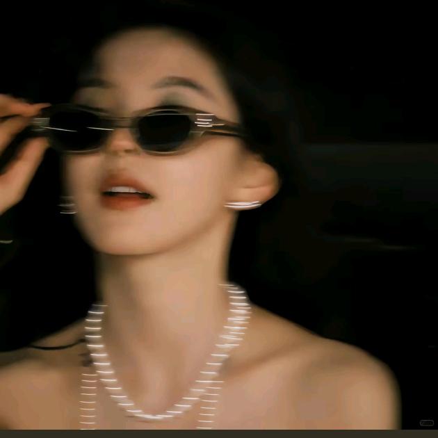 烟酒都来的一名化妆师