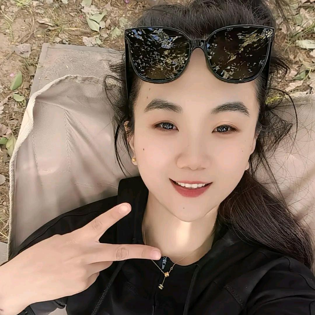 武陟县和平路靓女人品牌服饰。