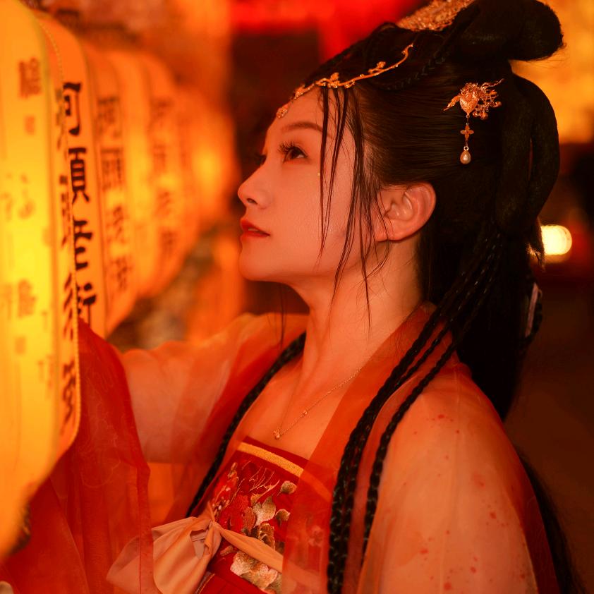 俏因子中草药泥膜丽丽