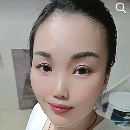 佪眸一笑