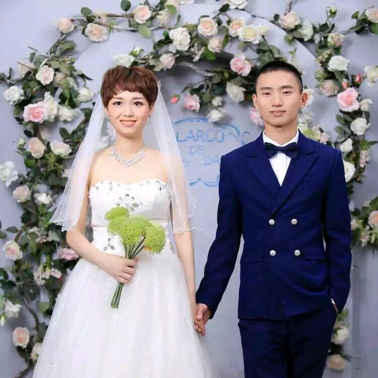 阿克苏贴砖90小夫妻