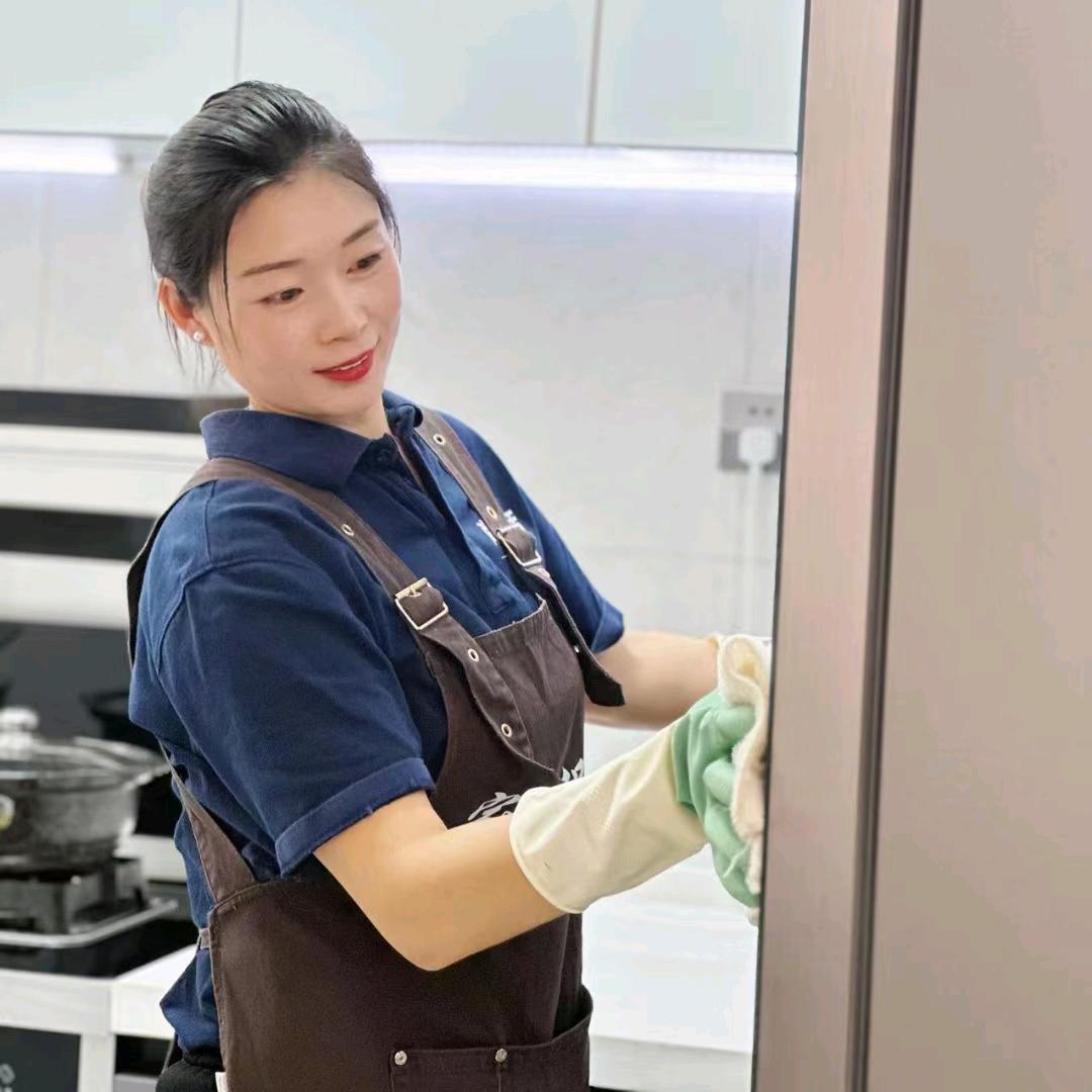 家政保洁阿姨巜梅姐》