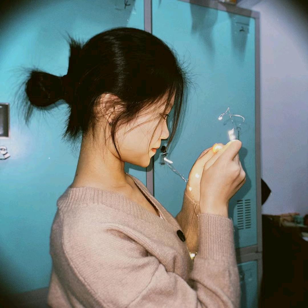 象牙塔里的青黛
