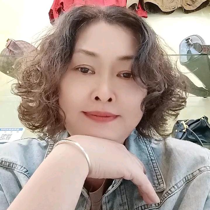 全屋定制家具。