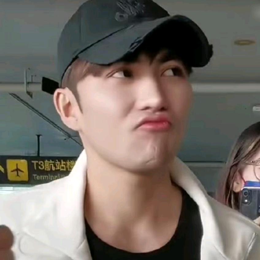 悲伤𝙆𝙞𝙩𝙩𝙮猫猫