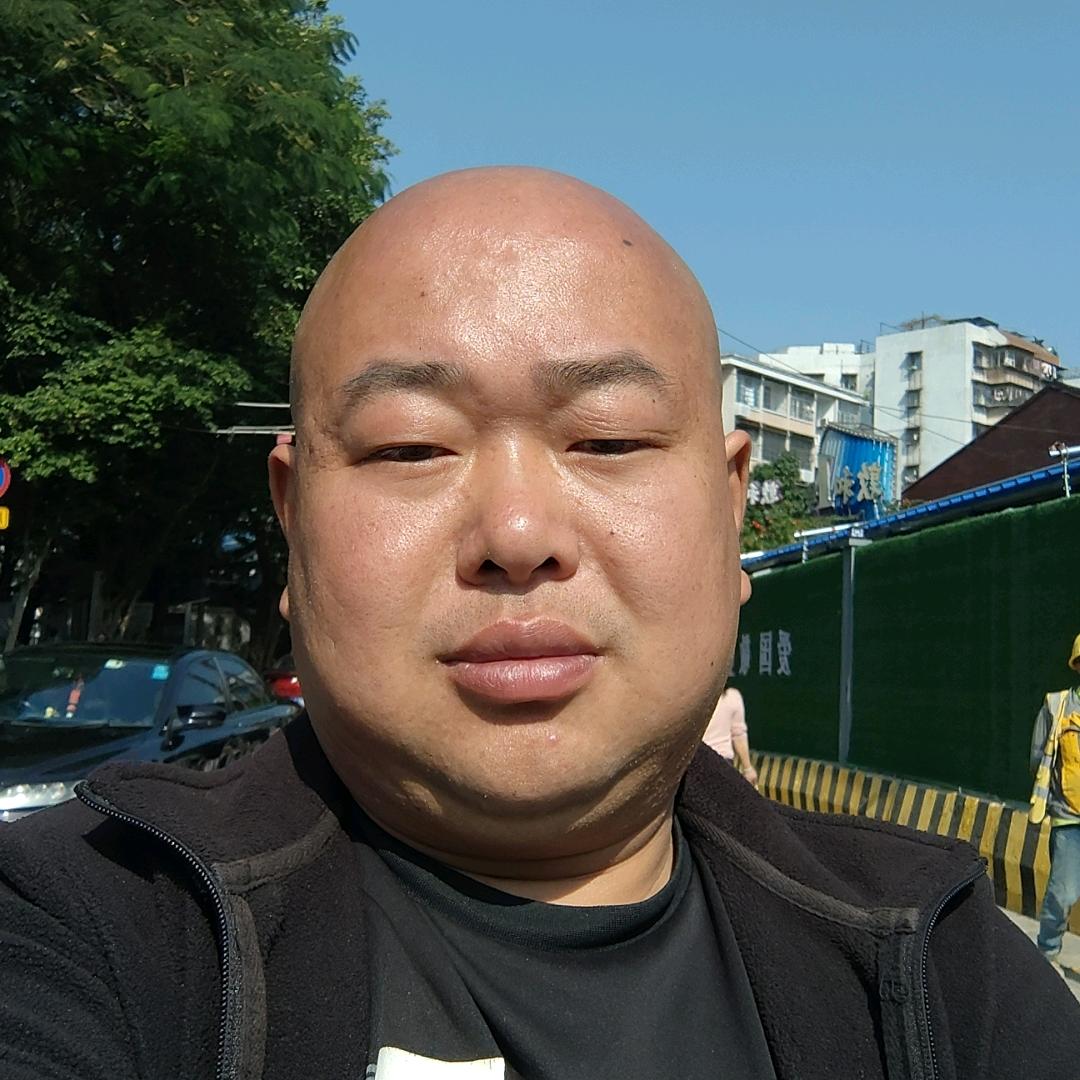 “光头伟”流浪广州