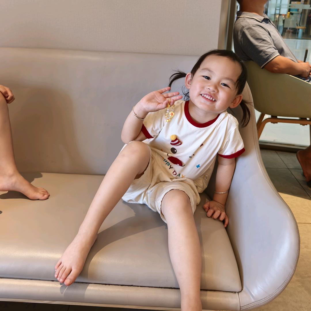 小七的头很圆