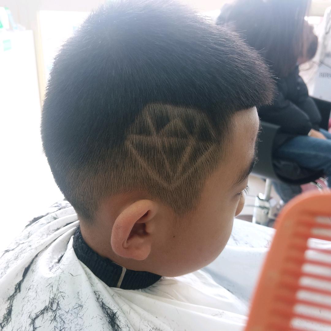 兴海名剪艺人美发店