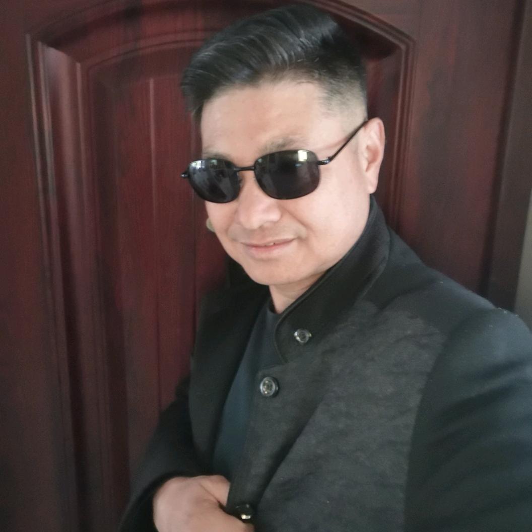 华臣兄弟（表情哥）