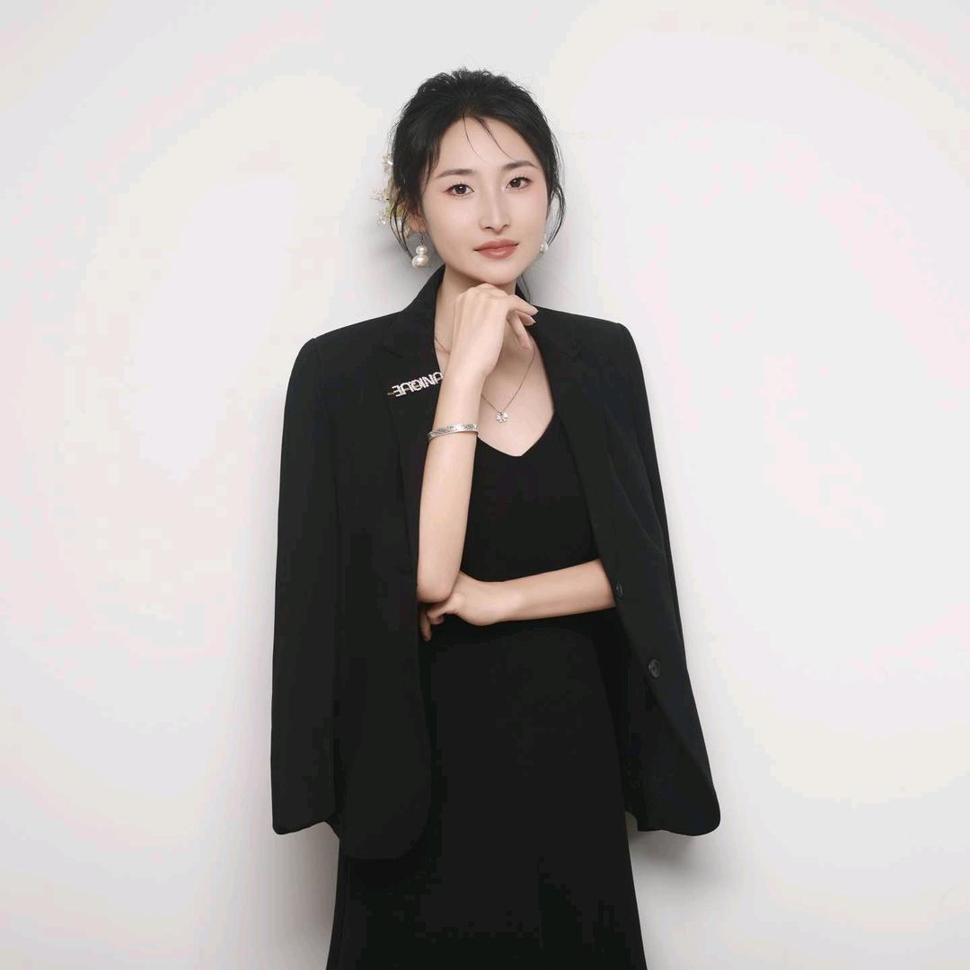 婲躌霓裳