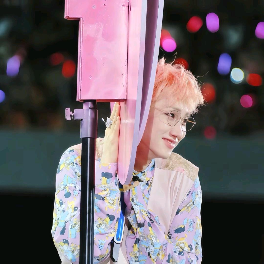 泷逸（呜益）（弹琴做手工热火朝天版）